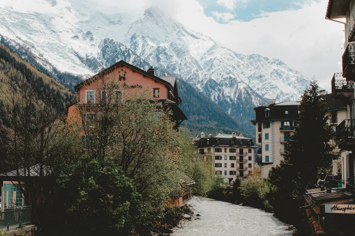 Chamonix con los Alpes al fondo