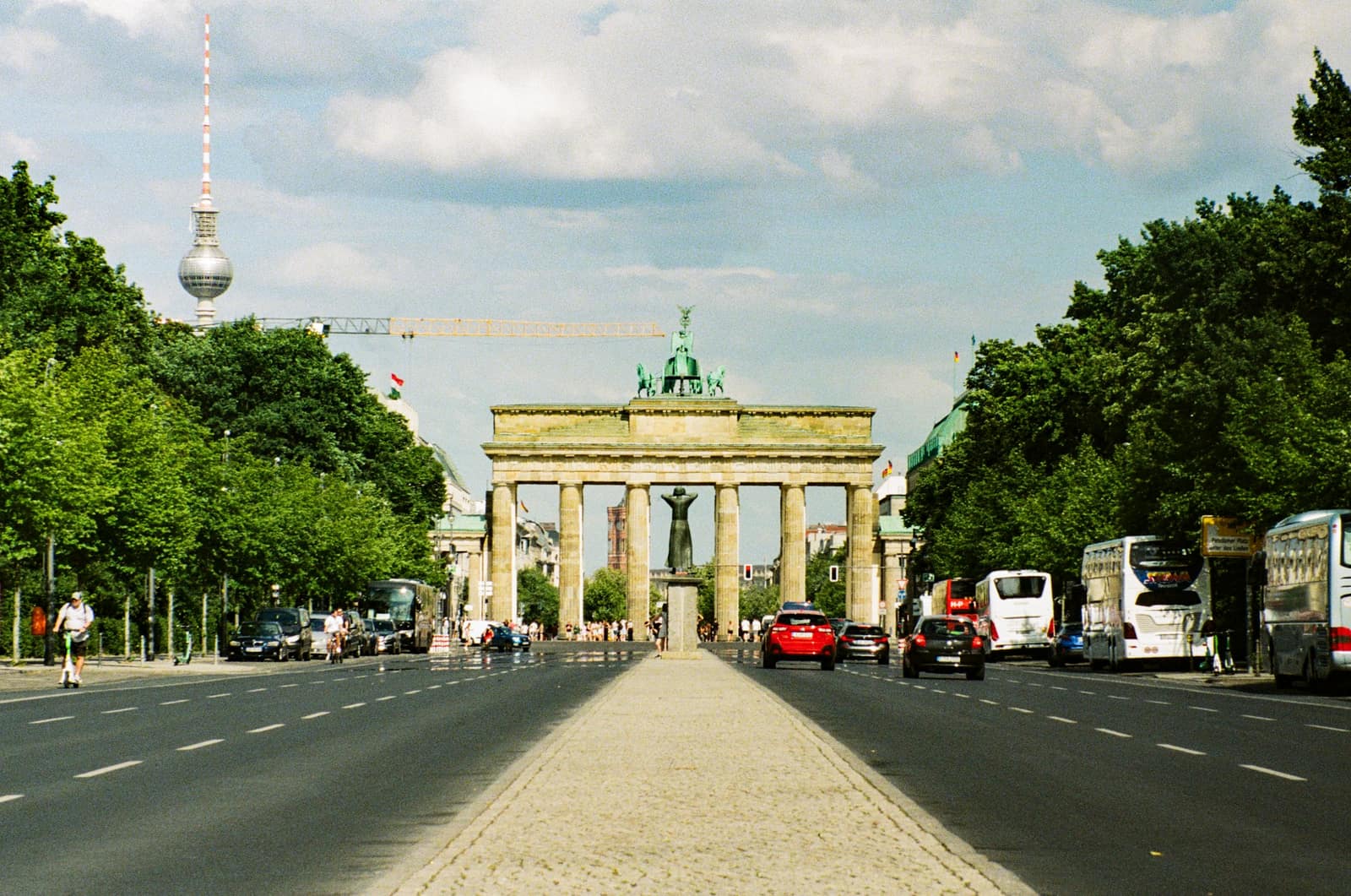 Vista horizontal de la Puerta de Brandeburgo en Berlín